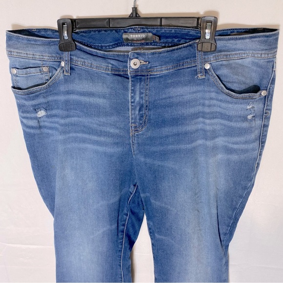 Torrid Feel The Fit Light Med Wash Flare Leg Jeans 18S - Picture 14 of 16